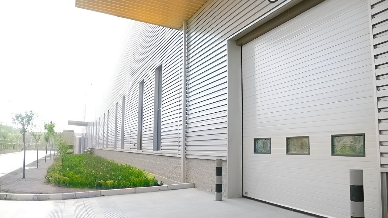 ASSA ABLOY 阔福 OH1040P 分节式滑升门 | ASSA ABLOY