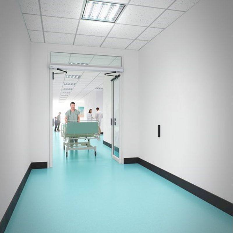 Image: 配备 ASSA ABLOY 必盛 SW300 开门机组的的平开门型材门